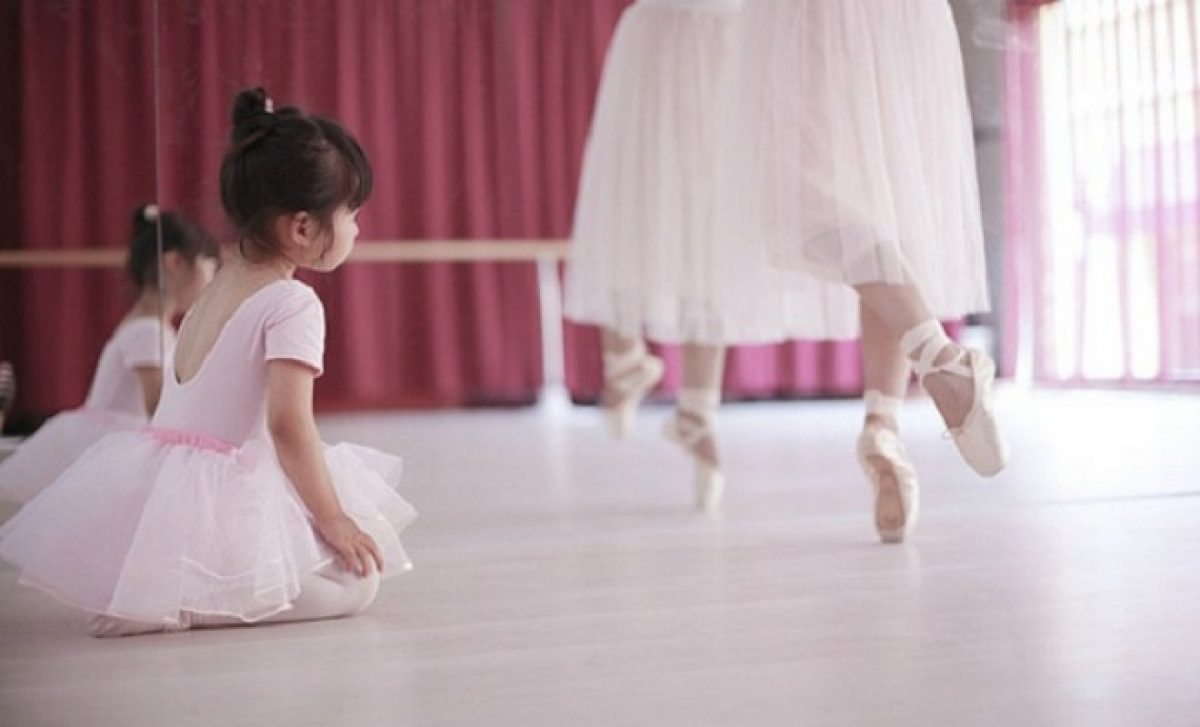 Μπαλέτο: Η πρώτη γυμναστική του κοριτσιού-Ποια είναι η κατάλληλη ηλικία να ξεκινήσει; | KeepUp